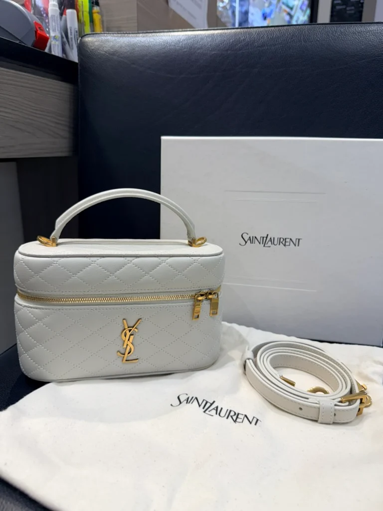 Borsa Saint Laurent Gaby Vanity in pelle di agnello bianca, taglia media, nuova.