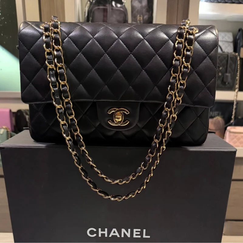 Borsa Chanel Classic Double Flap media nera usata con hardware dorato