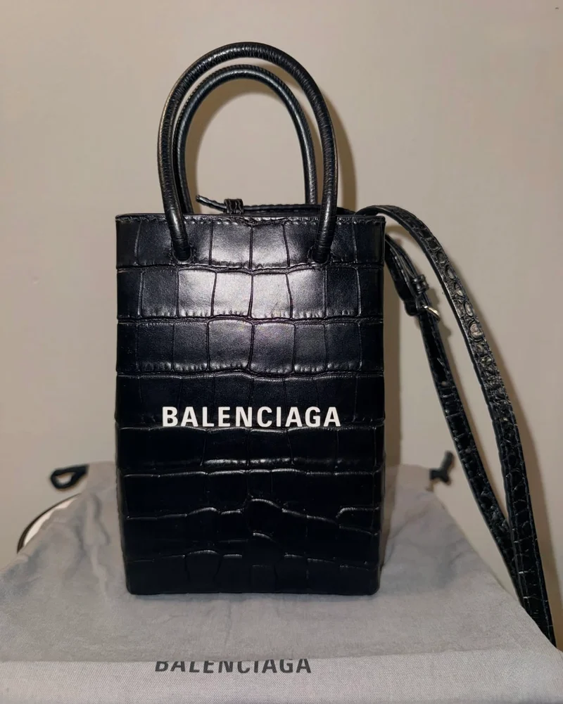 Borsa a tracolla Balenciaga Mini Tote usata, in pelle nera con stampa coccodrillo.