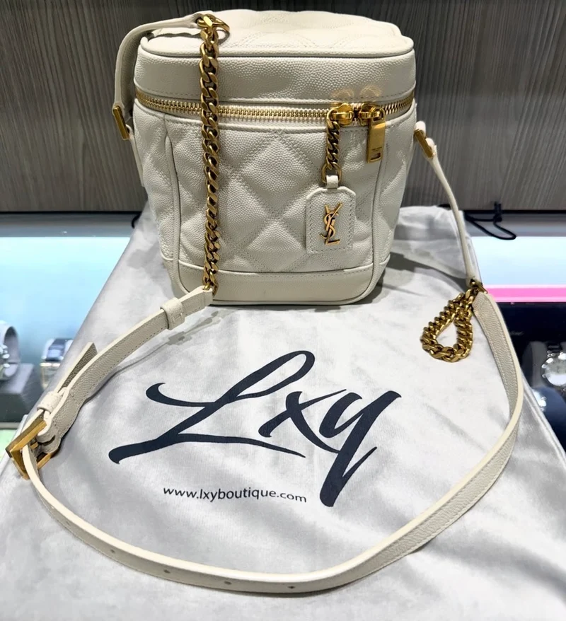 Borsa a tracolla Saint Laurent Vanity anni '80, colore bianco, in pelle di vitello trapuntata vintage (collezione 2020), usata.