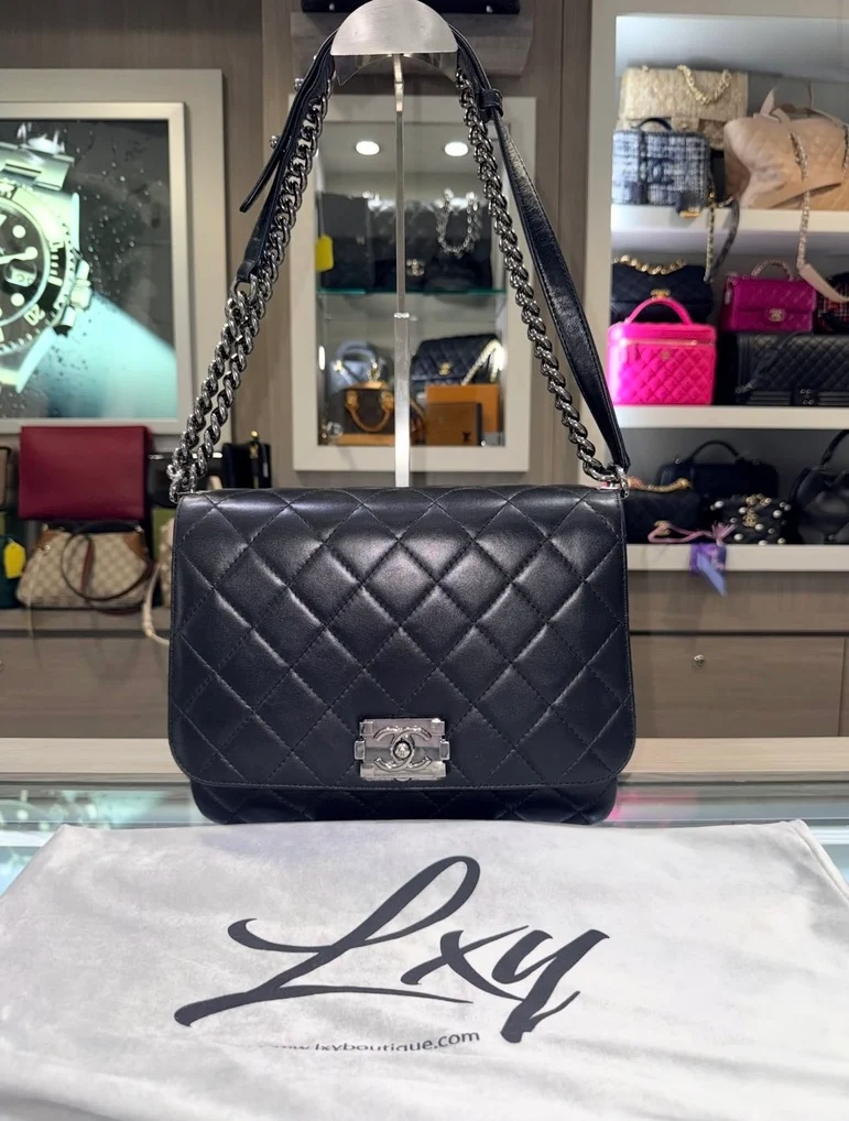 Borsa Chanel Boy Flap grande usata, in pelle di agnello nera con finiture argentate (2012, serie 16)