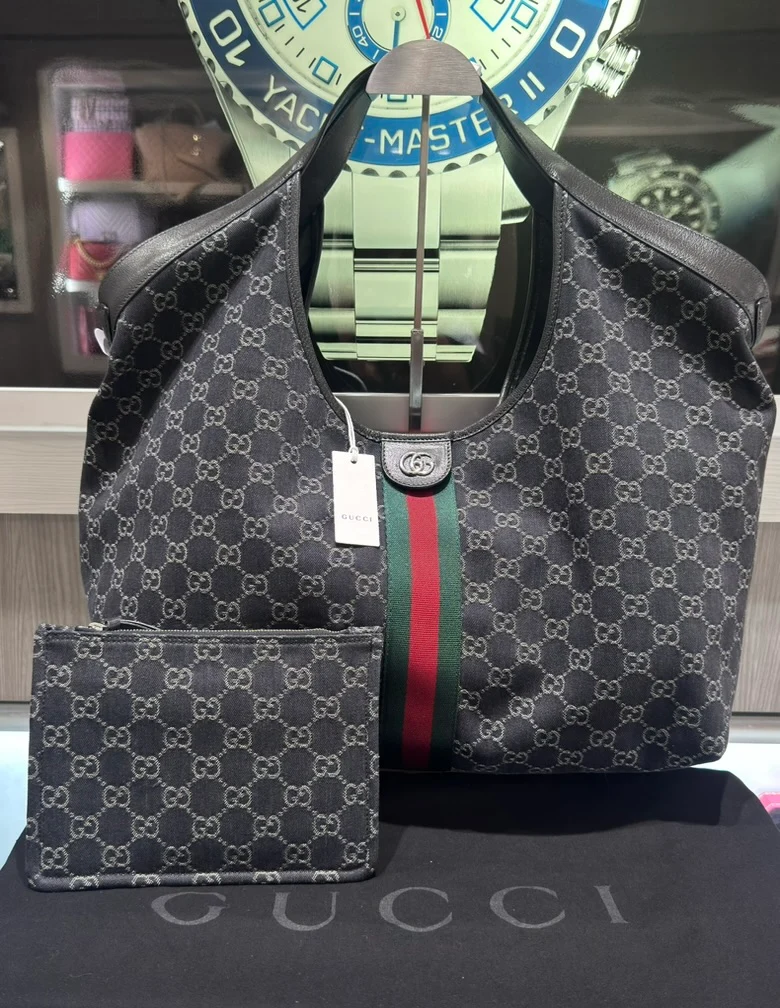 Borsa tote grande Gucci Giglio, nuova, in denim nero con logo GG.