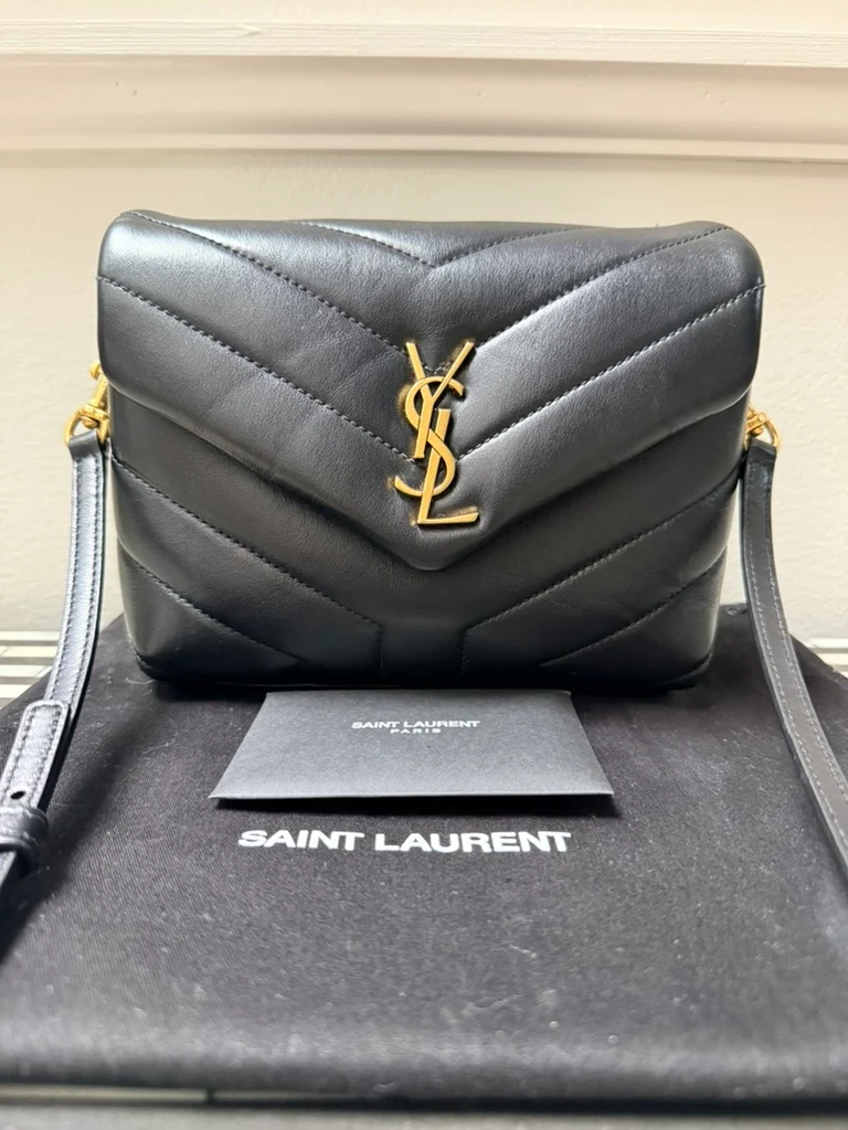 Usato YSL Saint Laurent Toy Mini Loulou Pelle di agnello nera GHW (2023)