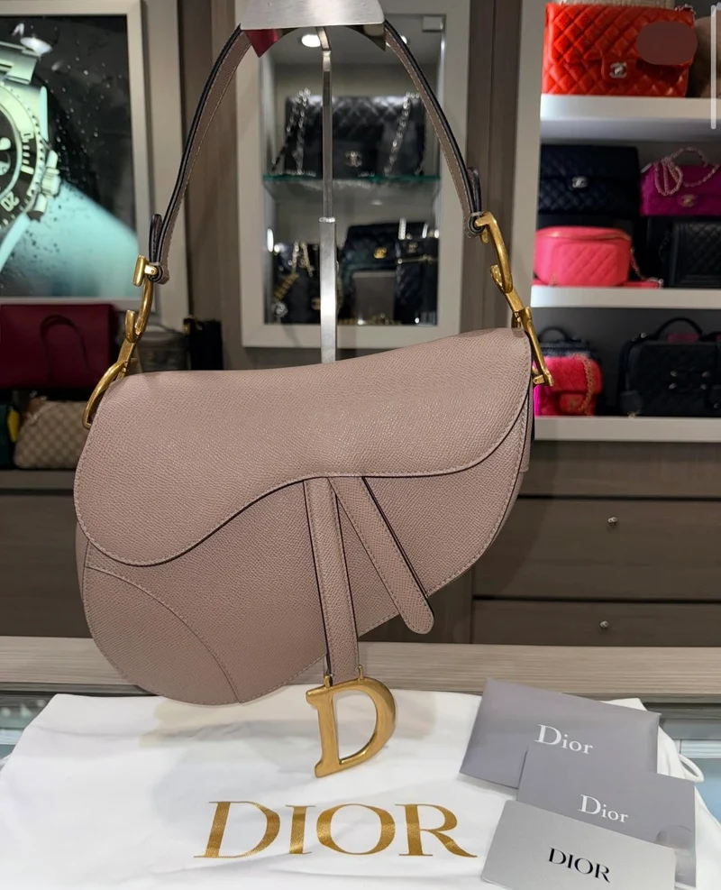 Borsa a tracolla Christian Dior color tortora, usata (2023)