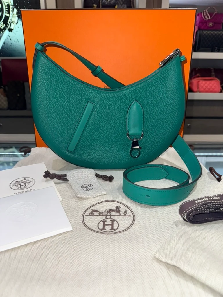Borsa a tracolla Hermes Sac P'tit Arcon in pelle Togo verde, nuova, mai indossata.