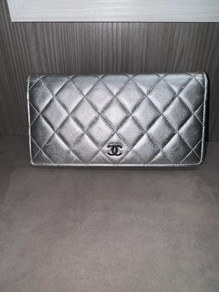 Portafoglio lungo Chanel metallizzato argento usato 15287812 (2011)