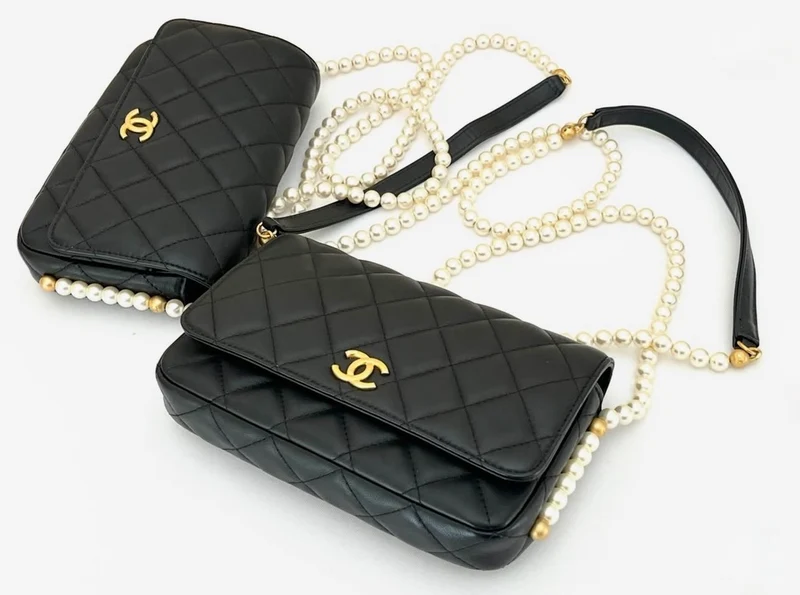 Portafoglio/borsa a tracolla Chanel "All About Pearls" di seconda mano (2021)