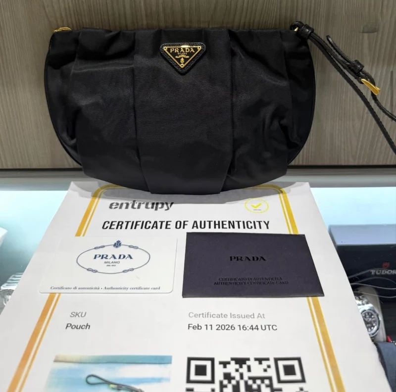 Pochette Prada Tessuto Nylon Nero usata (Nero)