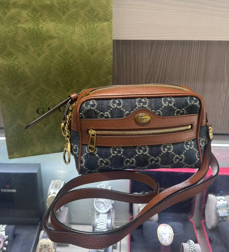 Borsa a tracolla Gucci in denim con monogramma GG, usata (modello n. 517350)