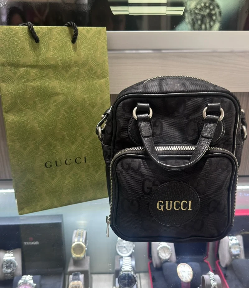 Borsa a tracolla Gucci Off The Grid nera, modello #625850, usata.