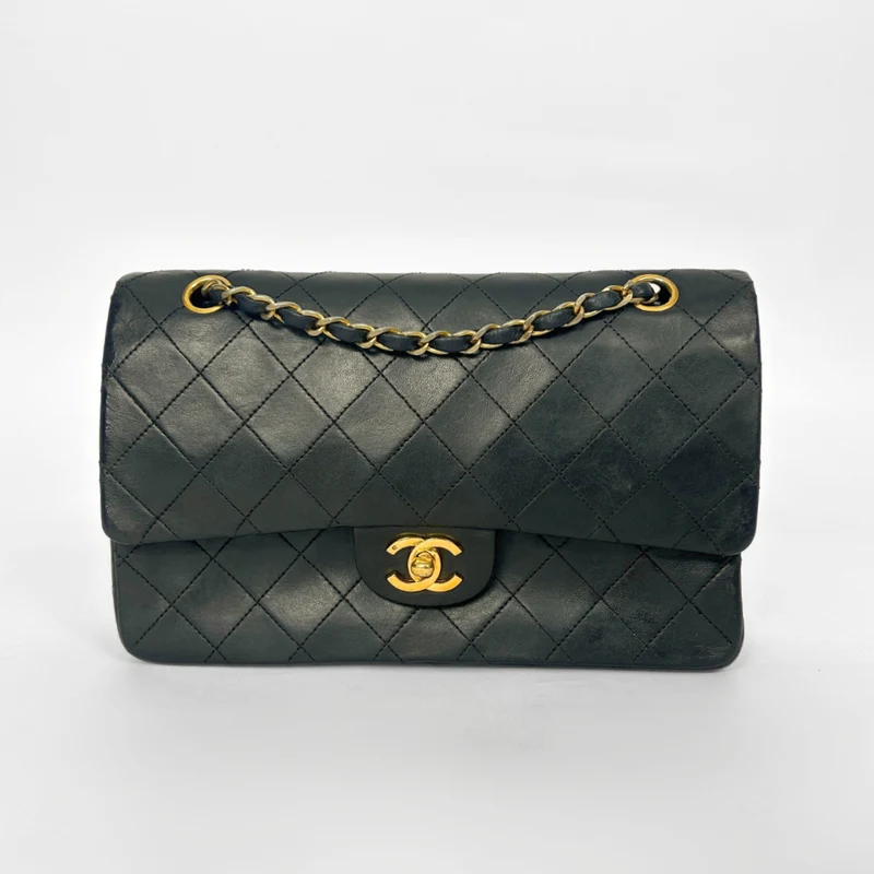 Chanel Classic Flap Bag Pelle di agnello media