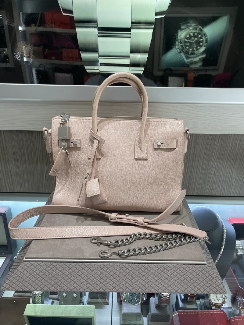 Borsa a mano Saint Laurent Classic Sac De Jour in pelle martellata piccola, usata, rosa cipria (2018)