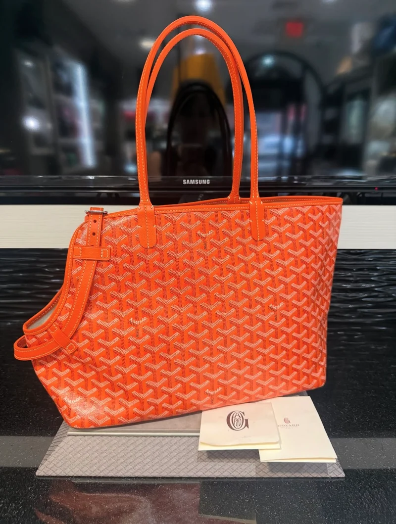 Borsa Goyard Chien Gris usata in Goyardine arancione