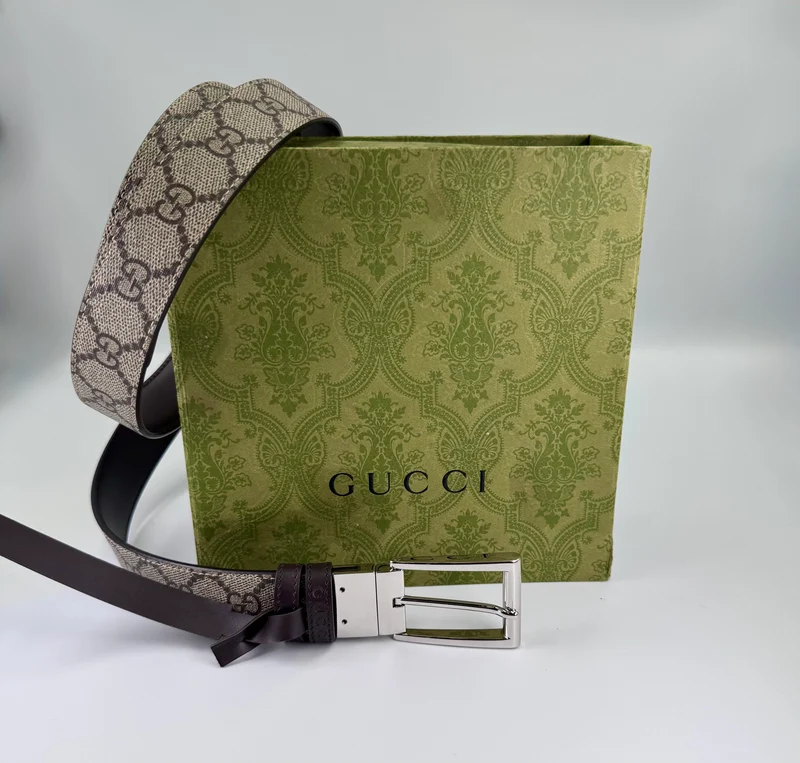 Cintura reversibile Gucci usata come nuova con fibbia rettangolare, modello ‎771105, taglia 100, 36" Marrone