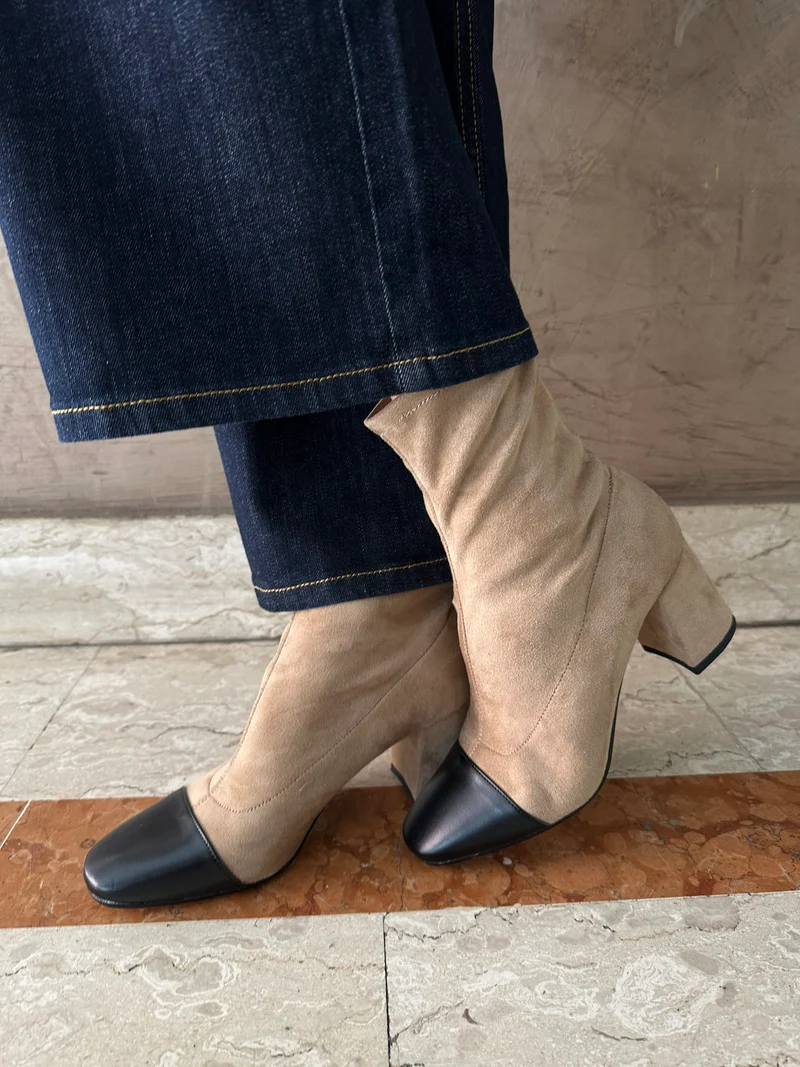 Stivaletto elasticizzato scamosciato - Via Venezia