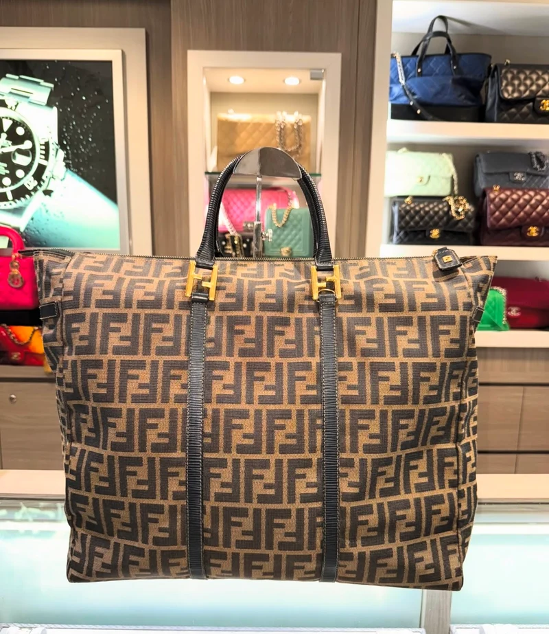 Borsa grande vintage Fendi usata Zucca Canvas Travel Size