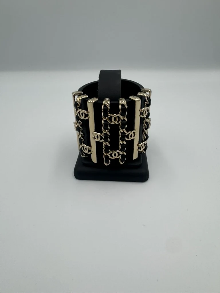 Bracciale Chanel in pelle nera usato collezione 2022 taglia XS con scatola