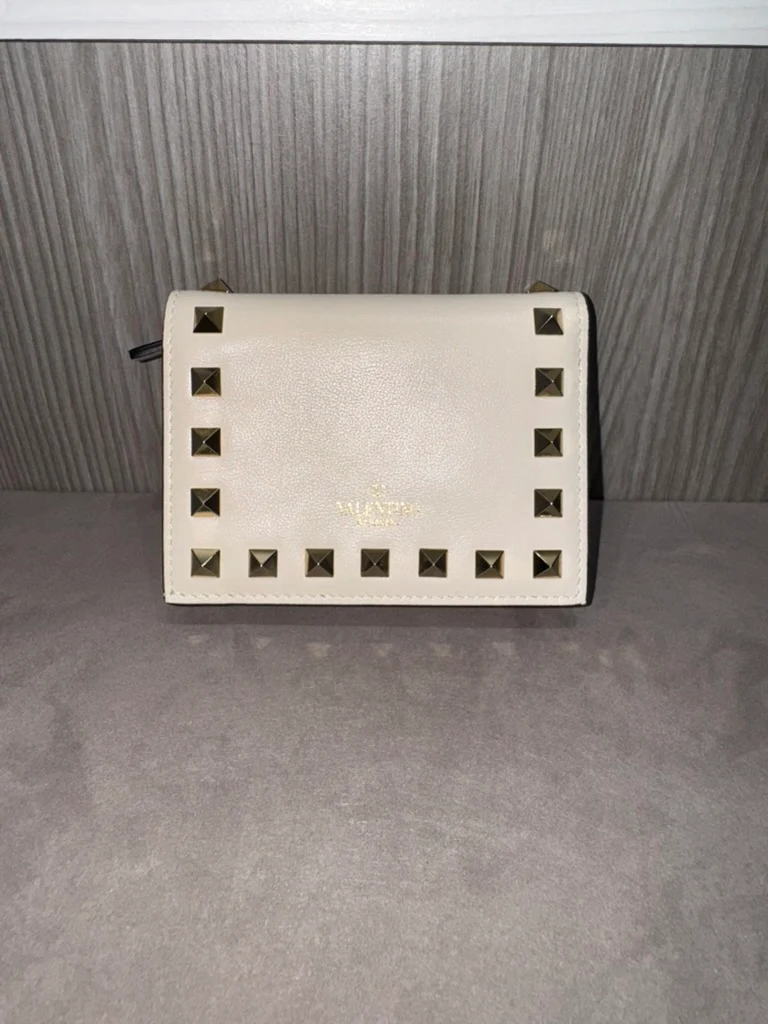 Portafoglio in pelle Valentino Rockstud Accents usato