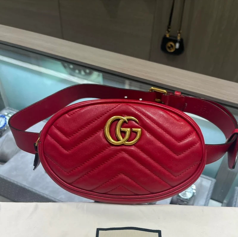 Borsa a tracolla Gucci Marmont Matelasse in pelle rossa usata, taglia 85, modello: 476434