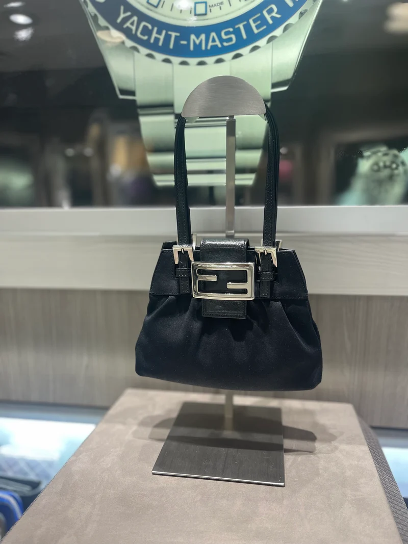 Borsa a mano Mini Vintage Buckle Baguette Fendi usata nera