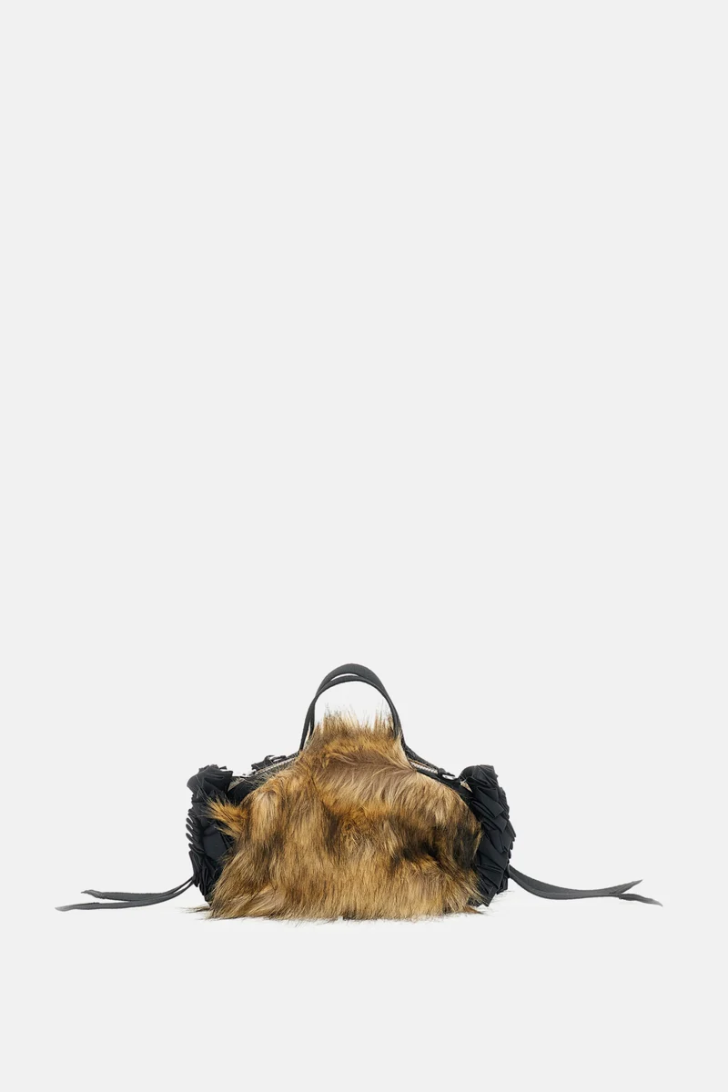 BORSA MINI IN PELLICCIA SINTETICA CON RICAMI E ROSETTE