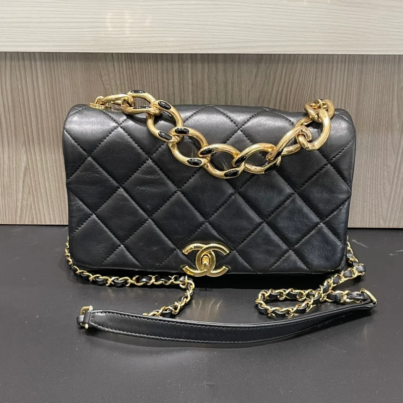 Borsa a tracolla Chanel Color Match Flap Bag in pelle di agnello trapuntata usata (2022)