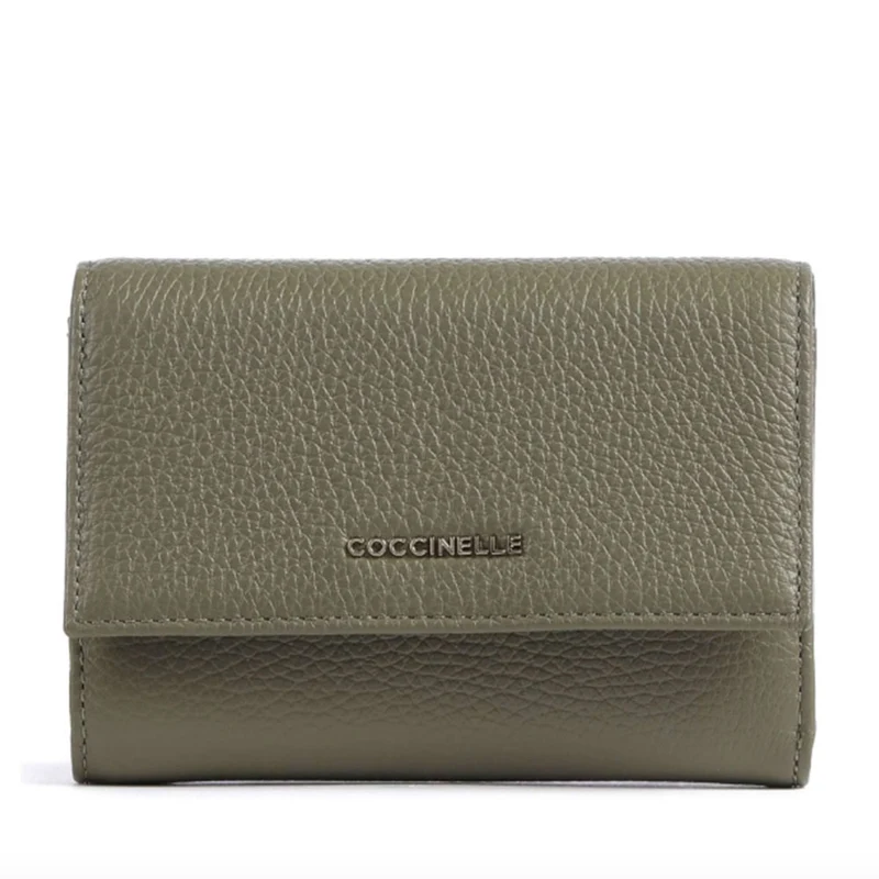 Portafoglio Piccolo COCCINELLE in Pelle Martellata Linea Metallic Soft colore Laurel Green
