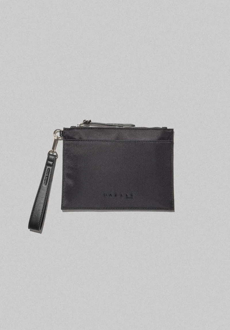 Pochette Uomo con scritta tono su tono
