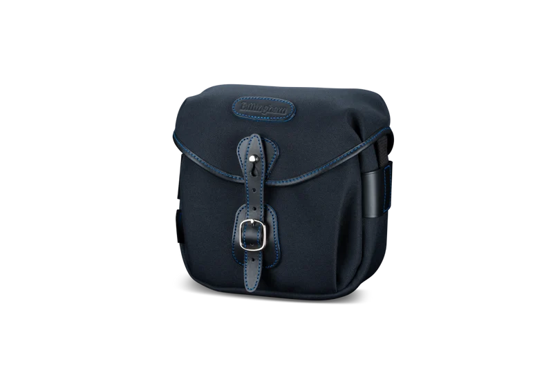 Billingham Borsa Hadley Digital MIDNIGHT FibreNyte NeroBlu/Bordi Cuoio nero con Impunture blu