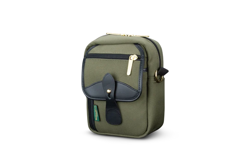 Billingham Borsello Compact Stowaway FibreNyte Verde Salvia/Bordi Cuoio nero + finiture ottone
