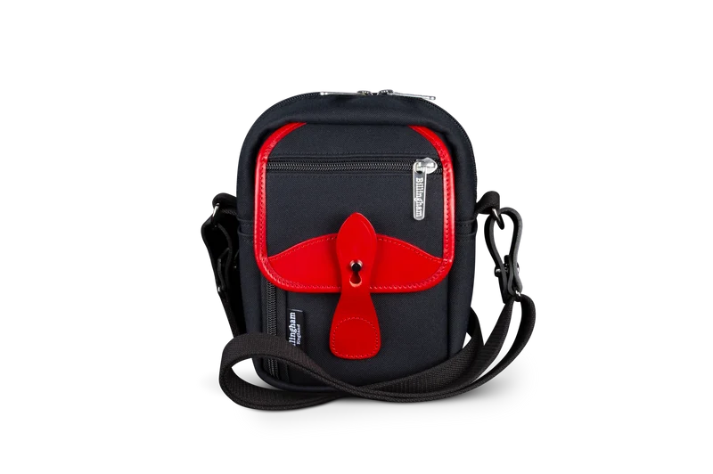 Billingham Borsello Compact Stowaway FibreNyte Nero/Bordi Cuoio rosso + finiture ottone