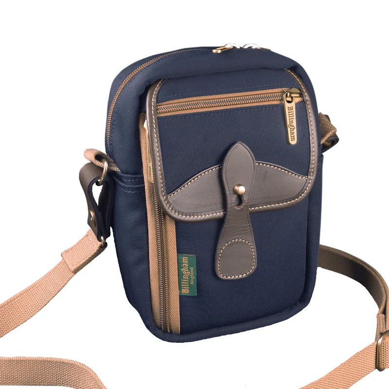 Billingham Borsello Airline Stowaway Tela Blu Navy/Bordi Cuoio cioccolato+ finiture ottone